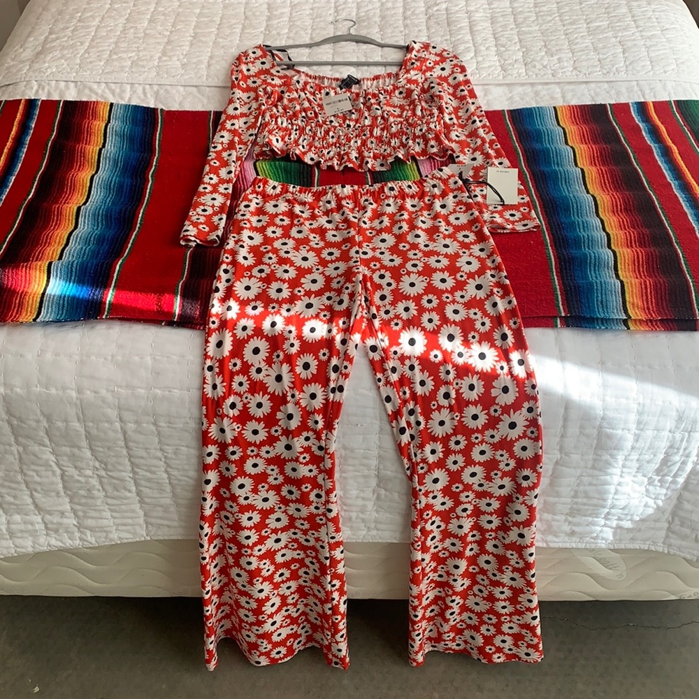 NWT matching bell bottom crop top flower🌼set!